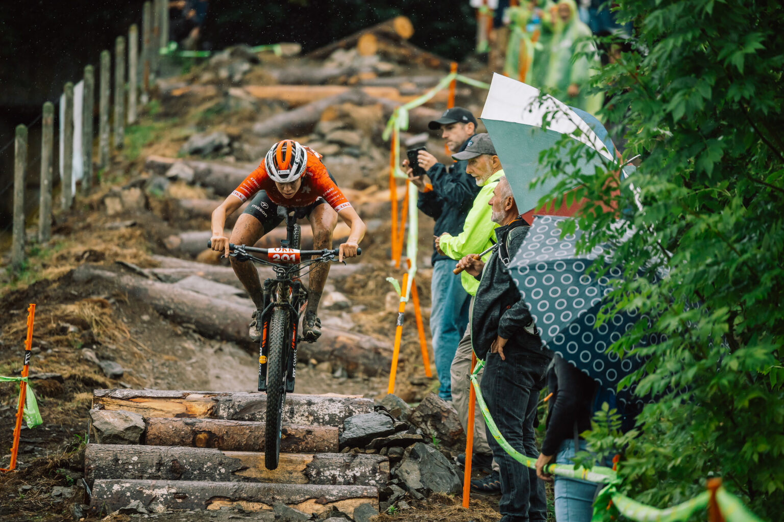 KELLER UND FLÜCKIGER SIEGEN AN DER ÖKK BIKE REVOLUTION IN GRUYÈRE