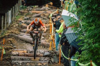 KELLER AND FLÜCKIGER WIN AT THE ÖKK BIKE REVOLUTION IN GRUYÈRE.